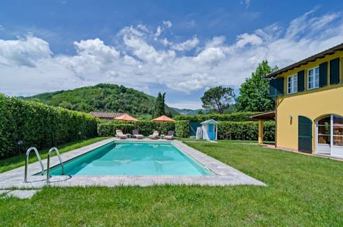 ルッカ イタリア スーパーディスカウントコード Lucca booking.com