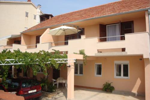 Tisno Croacia super código de descuento booking.com